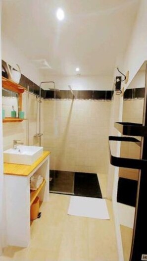 Douche, papier toilette