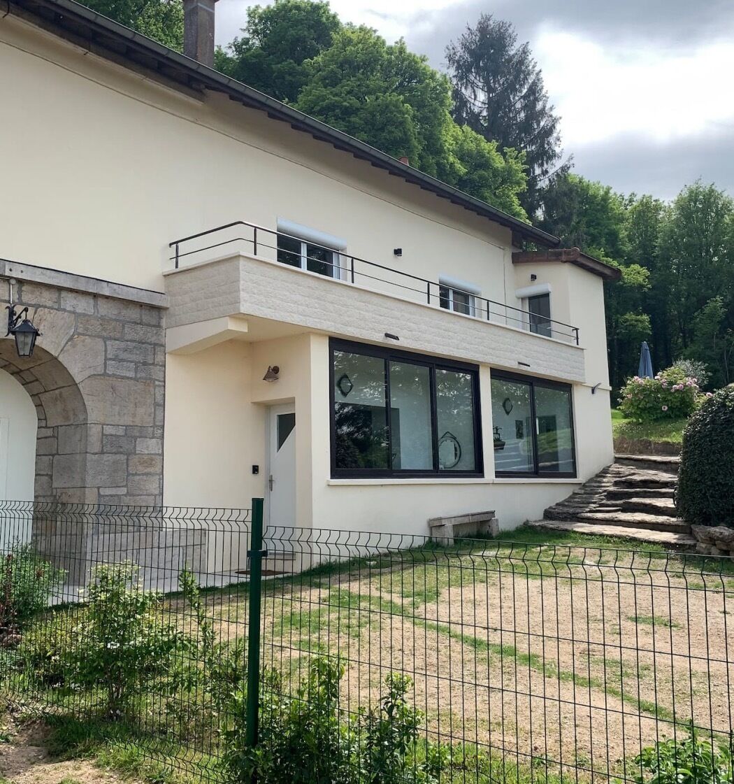 renovated house with swimming pool, close to hiking trails