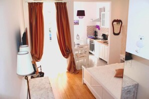 1 bedroom, iron/ironing board, free WiFi, bed sheets - Studio apartment Miko - top location, great place to enjoy (Split)