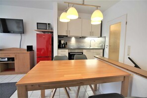 Kühlschrank, Mikrowelle, Ofen