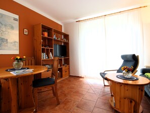 Unclassified image, 5 of 17, button