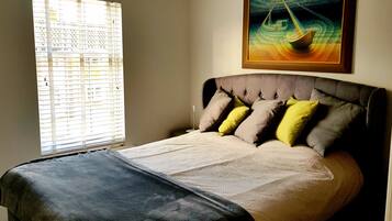 2 bedrooms, desk, iron/ironing board, WiFi