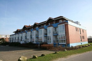 Unclassified image, 3 of 19, button