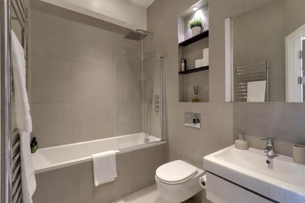 Apartment | Bathroom