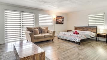 7 bedrooms, iron/ironing board, travel crib, internet