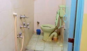 Regadera, regadera tipo lluvia, amenidades de baño gratuitas, batas
