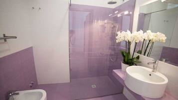 Doccia, asciugacapelli, bidet