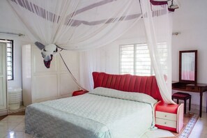 4 Schlafzimmer, Schreibtisch, Bügeleisen/Bügelbrett, WLAN