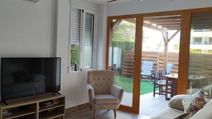 Unclassified image, 4 of 32, button - Spacious and bright apartment 700m from the beach (VC)