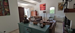 Smart TV, fireplace, printers