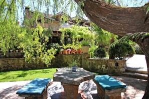 Outdoor dining - Molino Rodete recently restored with fireplace, swimming pool... (Jimera de Libar)