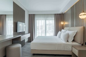 高档床上用品、免费迷你吧物品、客房内保险箱、笔记本电脑工作区