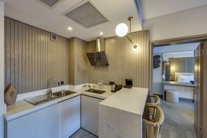 Suite Room with Kitchen | Private kitchen