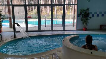 室內泳池、室外泳池