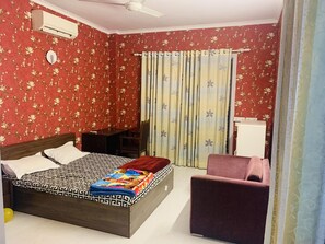 3 quartos, escrivaninha, Wi-Fi de cortesia, roupa de cama