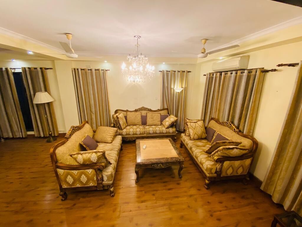 Lovely/Spacious 3 BHK Apartment with Parking NFC