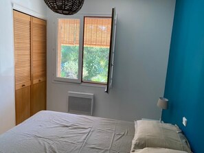 3 slaapkamers, reisbedje, gratis wifi, beddengoed