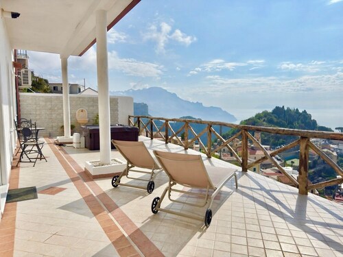 Villa Salice with private hot tub and solarium