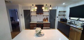Frigorifero, microonde, forno, lavastoviglie