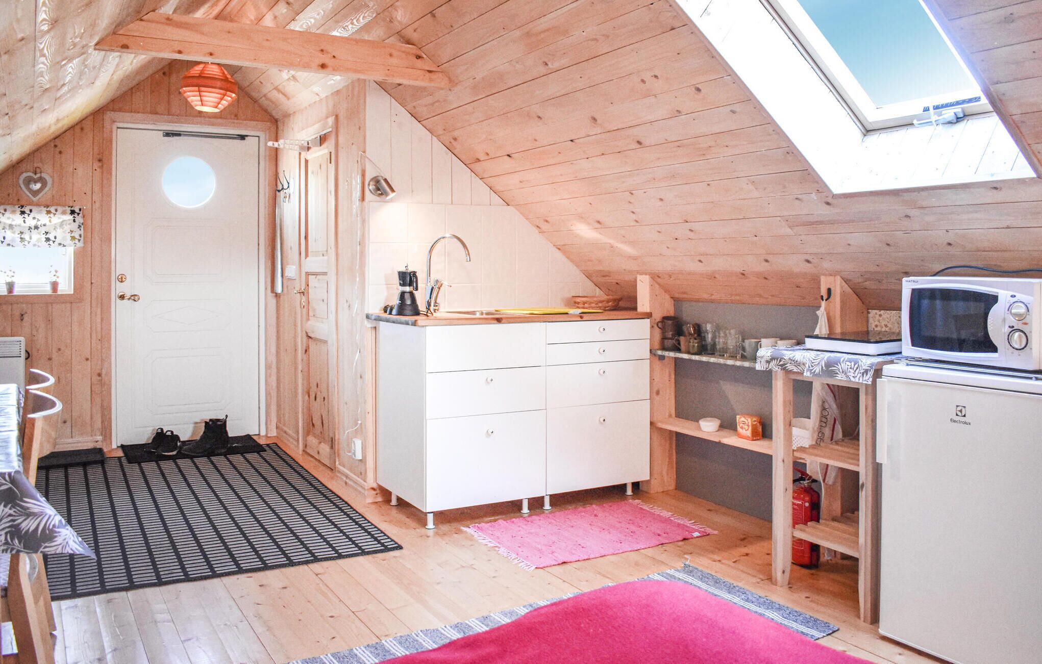 Køleskab, kaffe-/temaskine