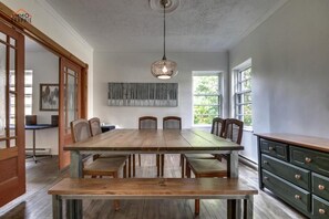 Tägliches inbegriffenes großes Frühstück