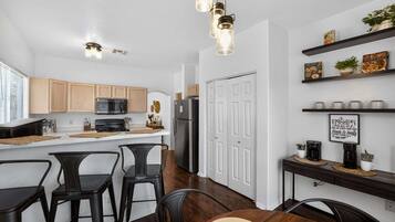 Coffee/tea maker, fridge, microwave, oven