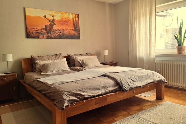 2 bedrooms, iron/ironing board, free WiFi, bed sheets