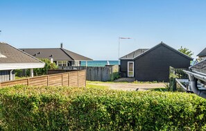 Property grounds - Beautiful home in Otterup with WiFi (Otterup)