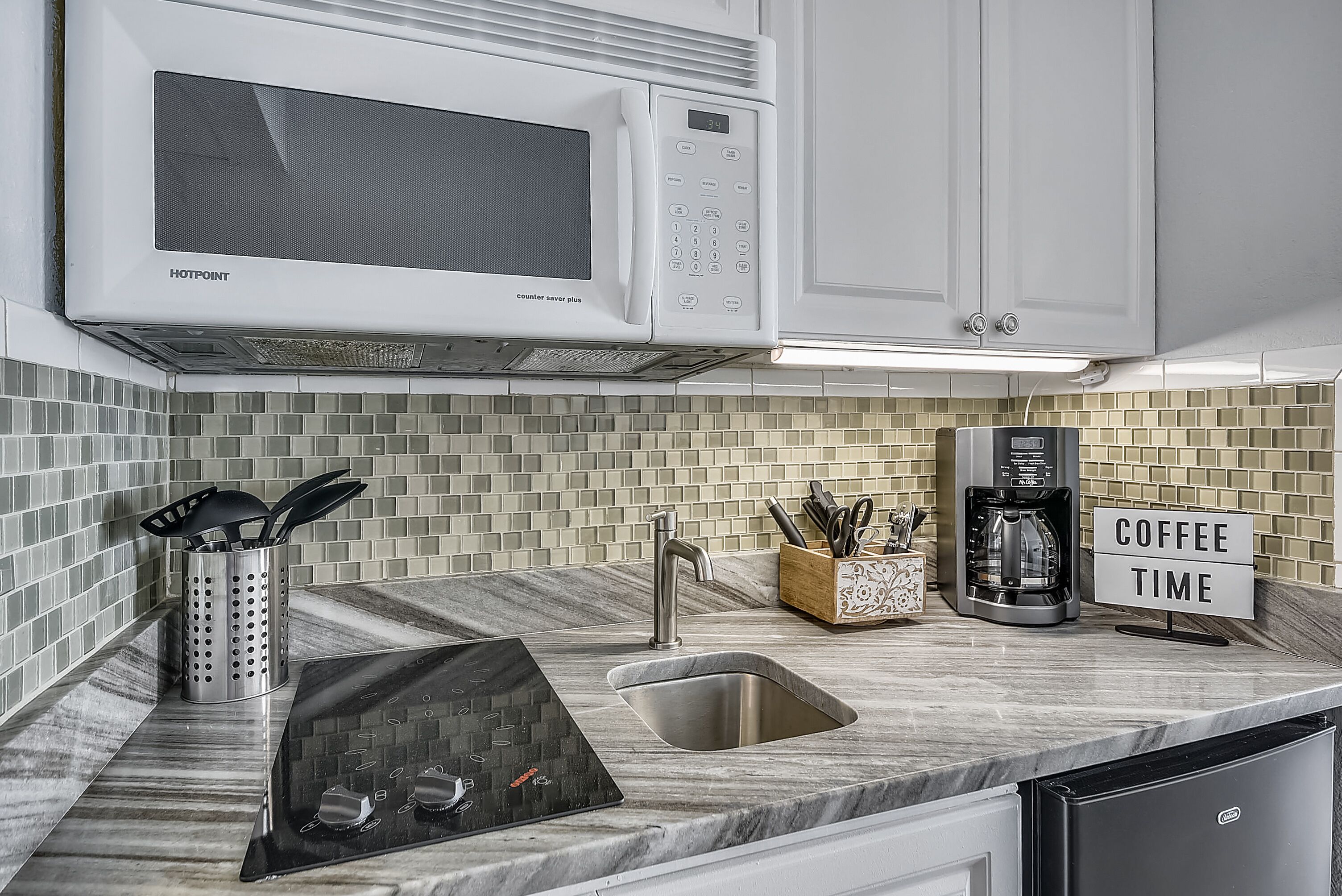 Snowbirds Welcome! Indoor/Outdoor Pool! Beachfront