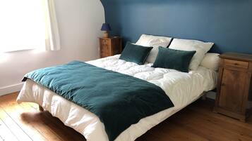 5 間睡房、房內夾萬、書桌、Wi-Fi