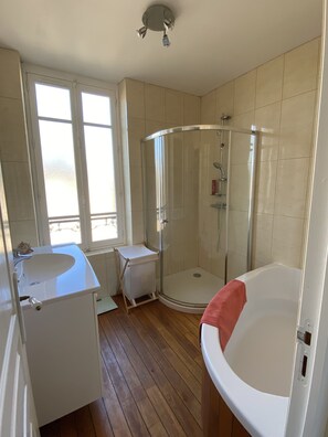 Bathtub