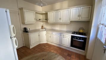 雪櫃、微波爐、焗爐、爐具