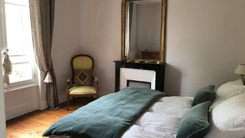 5 chambres, coffres-forts dans les chambres, bureau, Wi-Fi
