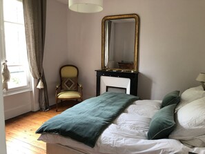 5 bedrooms, in-room safe, desk, WiFi