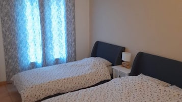 2 bedrooms, iron/ironing board, free WiFi