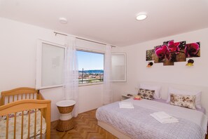 2 dormitoris, planxa i posts de planxar, wifi gratuïta i roba de llit 