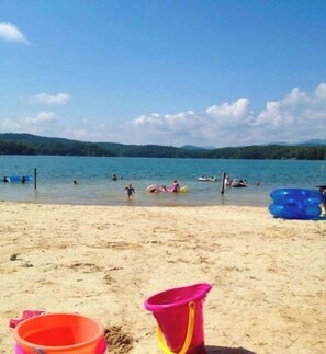 Beach nearby - Spring Escape! Water View-Hot Tub-Cozy Fire! (Morganton)