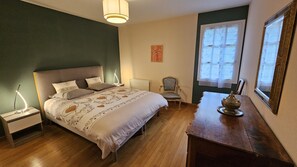 4 Schlafzimmer, Bügeleisen/Bügelbrett, Reisekinderbett, kostenloses WLAN