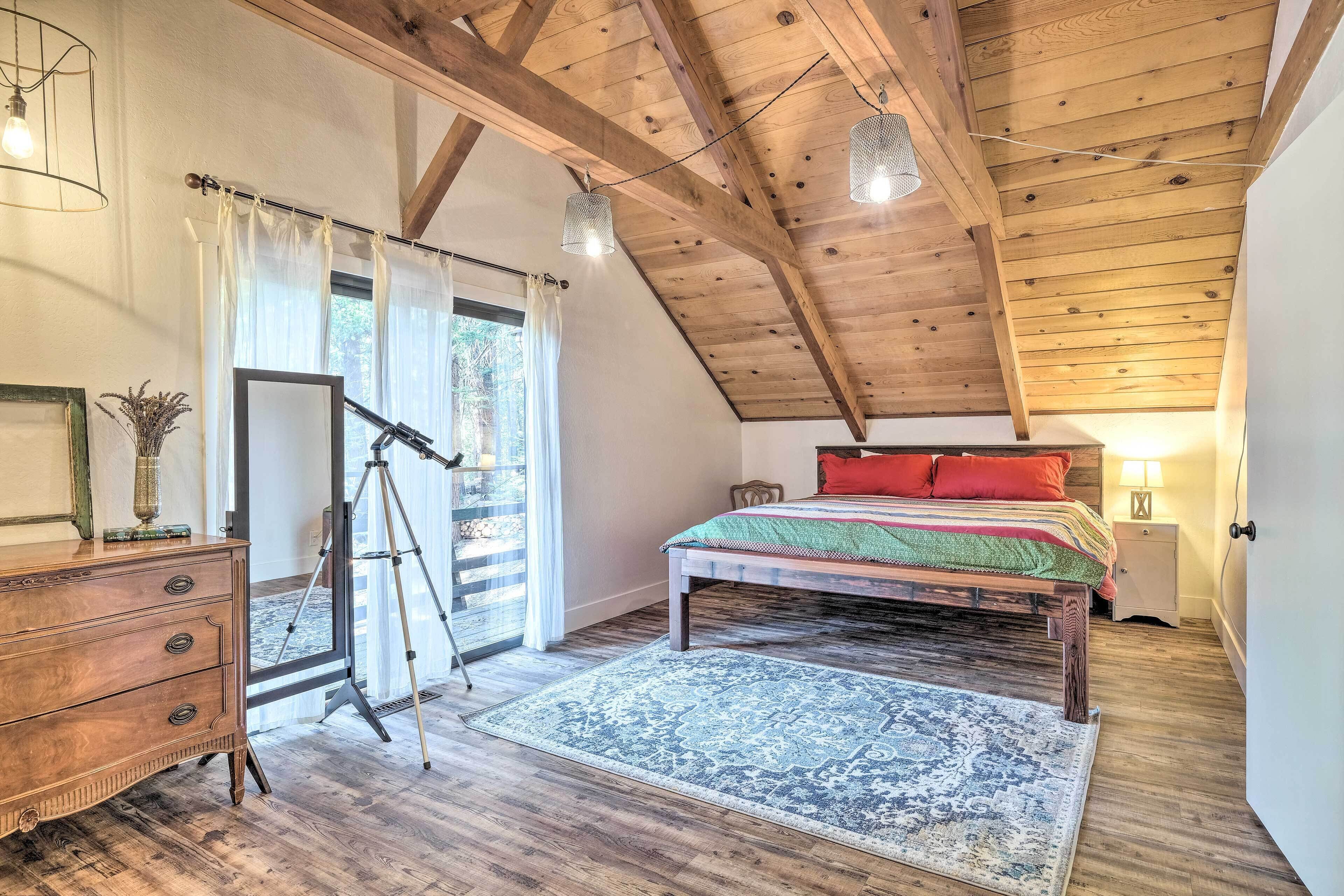 4 bedrooms, iron/ironing board, travel crib, internet