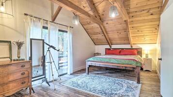 4 bedrooms, iron/ironing board, travel crib, internet