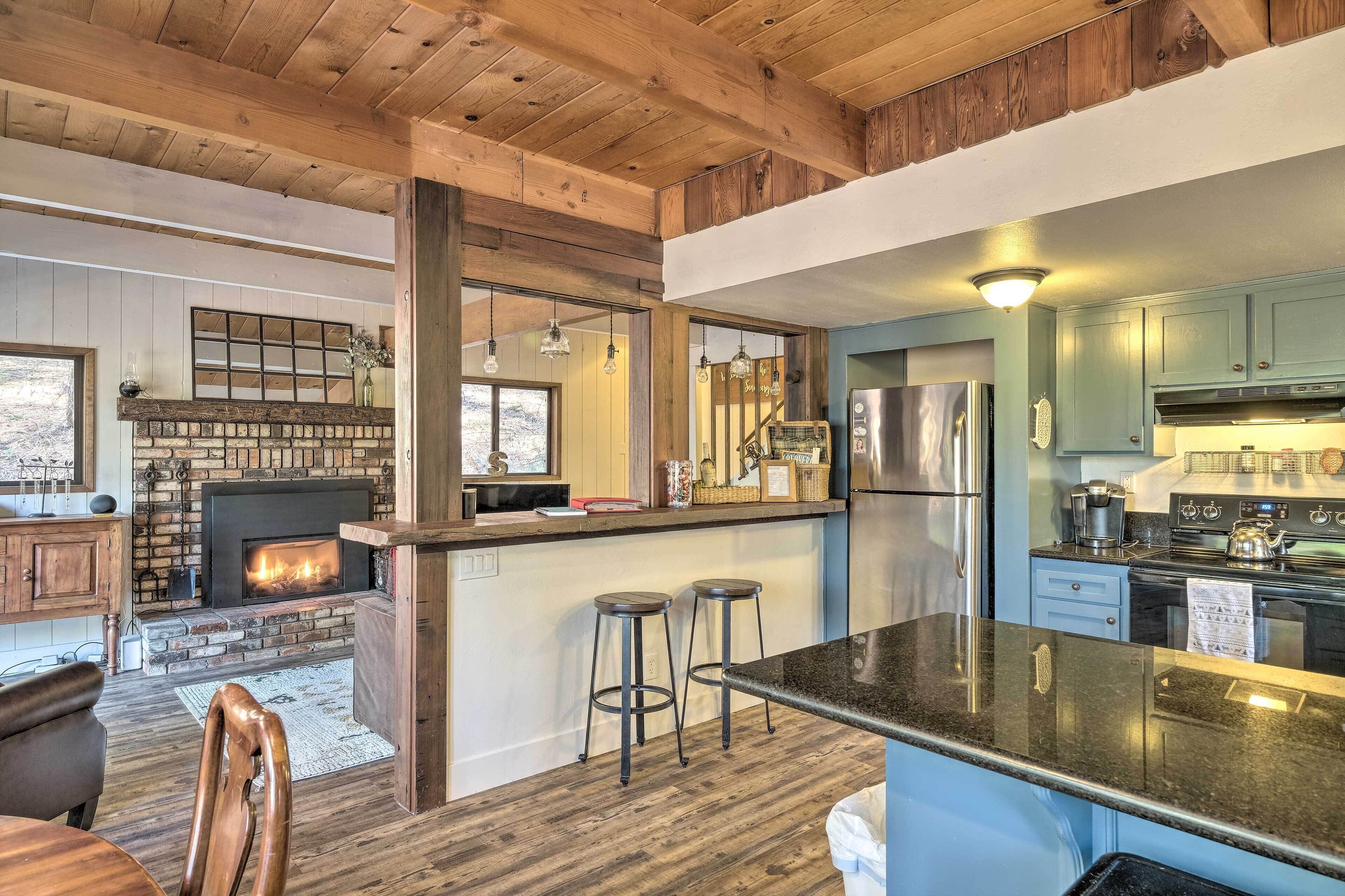 Peaceful & Wooded Arnold Cabin - Walk to Dtwn