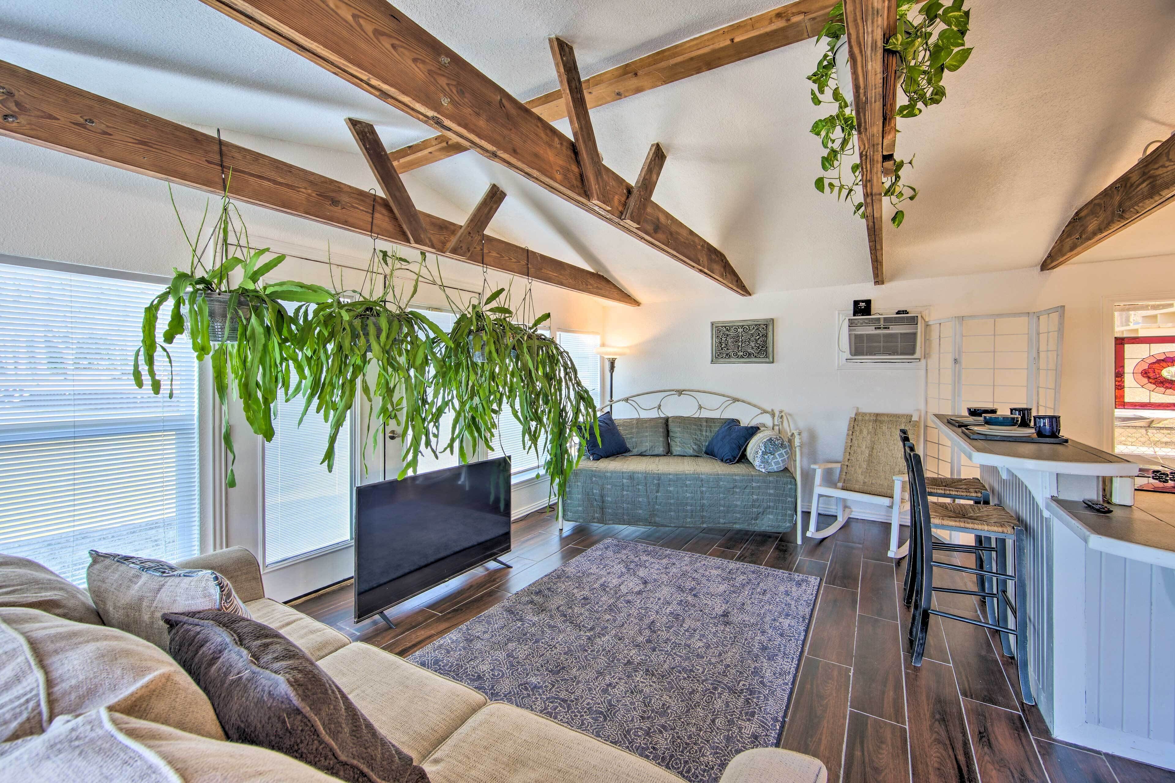 Waterfront Pet-Friendly Heronshide Cottage w/ Deck