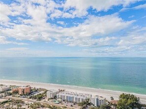 On the beach - Holiday Villa II Beachside Condo (Indian Shores)