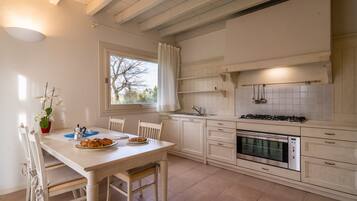 Villa Sofialvento | Dapur pribadi | Lemari es besar, oven, kompor, dan mesin pencuci piring