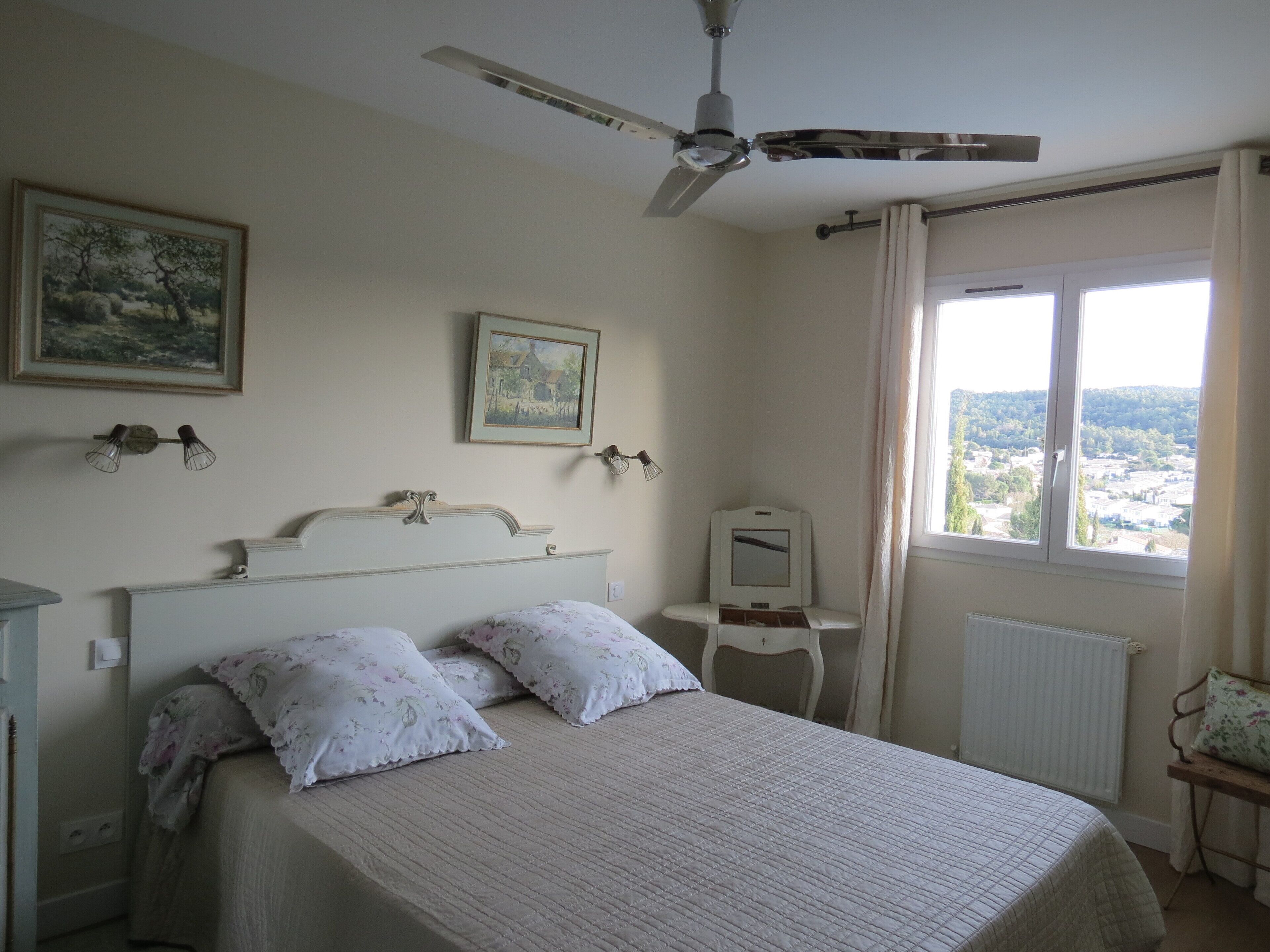 T2 in villa pool gate Carcassonne