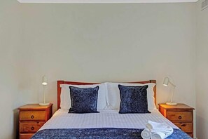 3 chambres, fer et planche à repasser, Wi-Fi, draps fournis