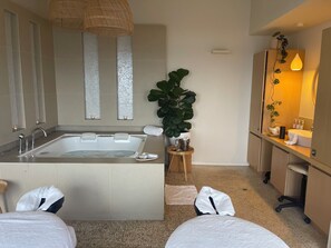 Spa - May/June Offer! Min 2night stay receive hamper on arrival.5 mins from the beach. (Dunsborough)