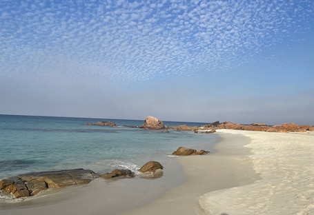 Sun-loungers. May/June Offer! Min 2night stay receive hamper on arrival.5 mins from the beach.