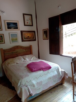 3 slaapkamers, een bureau, gratis wifi, beddengoed