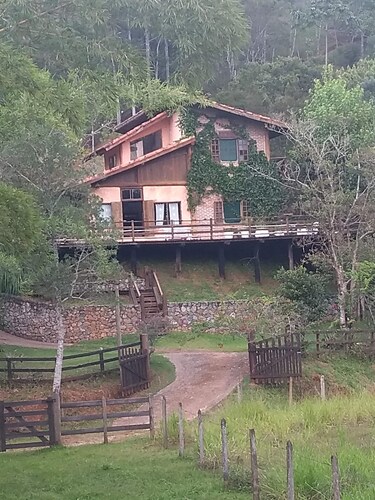 Charming, comfortable and well decorated Rancho da Montanha